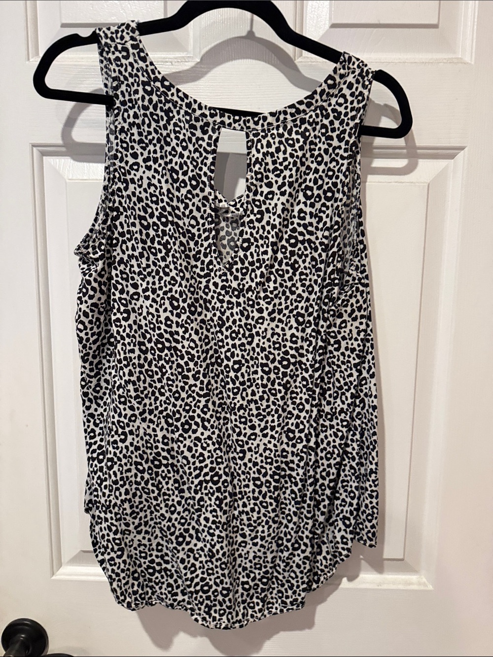 Old Navy Black and White Leopard Print Sleeveless Camisole - Picture 3 of 3